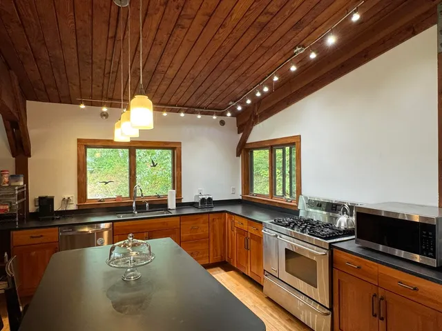 $799,900 | 181 Francestown Road, Greenfield, NH 03047