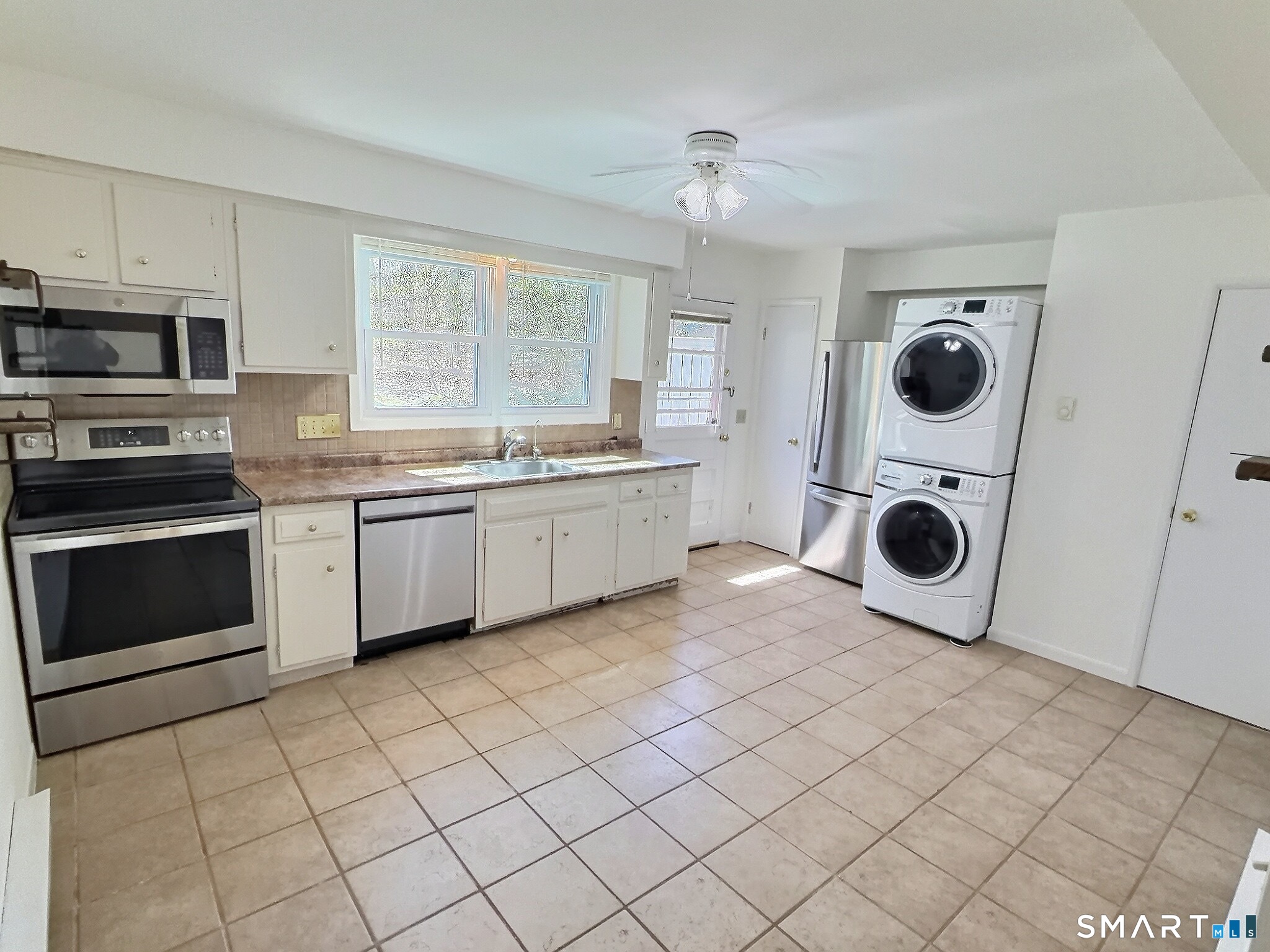 61 Dover Court, Unit B Branford, CT 06405 - Photo 11 of 14 a kitchen with a sink a stove and cabinets