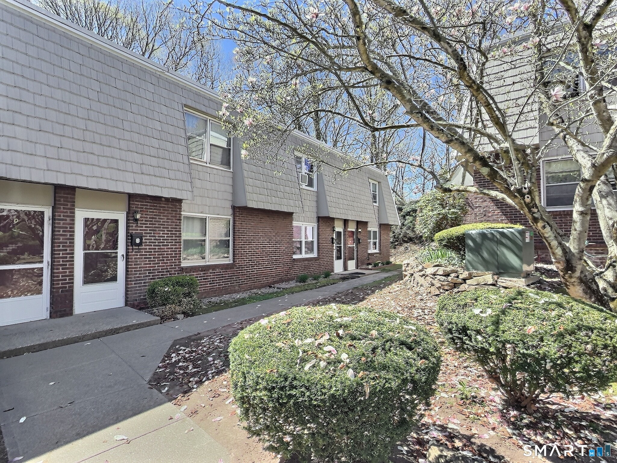 61 Dover Court, Unit B Branford, CT 06405 - Photo 4 of 14 a front view of a house with a yard and shrubs