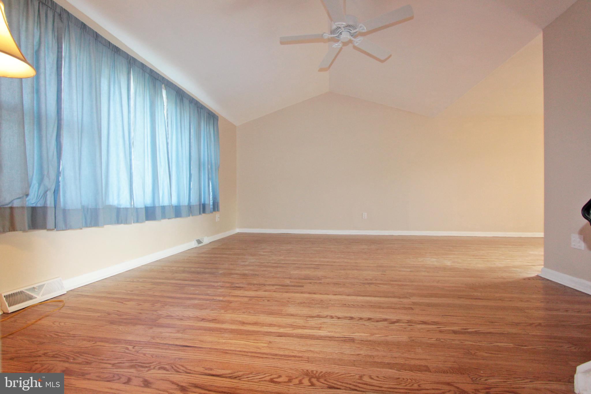 6 Newbrook Road Newark, DE 19711 - Photo 6 of 19 Living Room