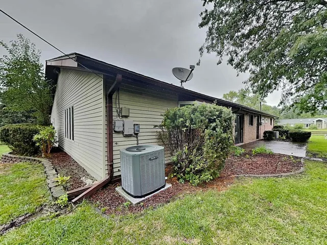 $2,640 | 16400 Sherwood Drive, Orland Park, IL 60462