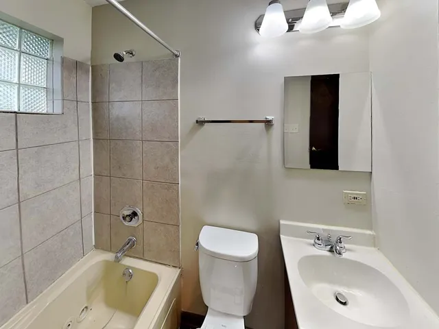 $2,640 | 16400 Sherwood Drive, Orland Park, IL 60462