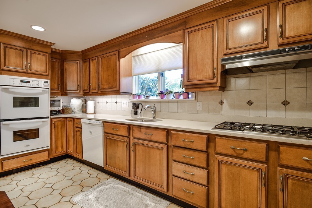 29 Woodmere Road Framingham, MA 01701 - Photo 3 of 22 Gallery Image 3