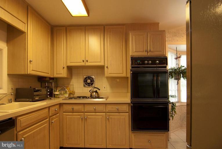 11611 Gainsborough Road Potomac, MD 20854 - Photo 11 of 11 Kitchen