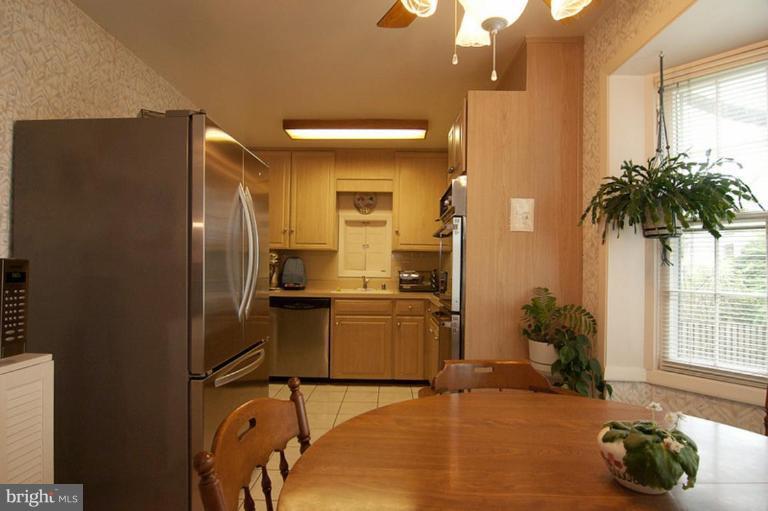 11611 Gainsborough Road Potomac, MD 20854 - Photo 8 of 11 Kitchen #2