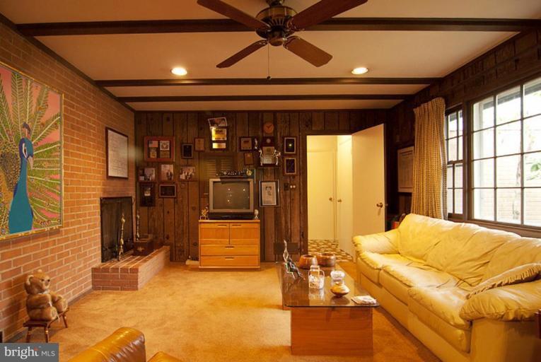 11611 Gainsborough Road Potomac, MD 20854 - Photo 10 of 11 Family Room