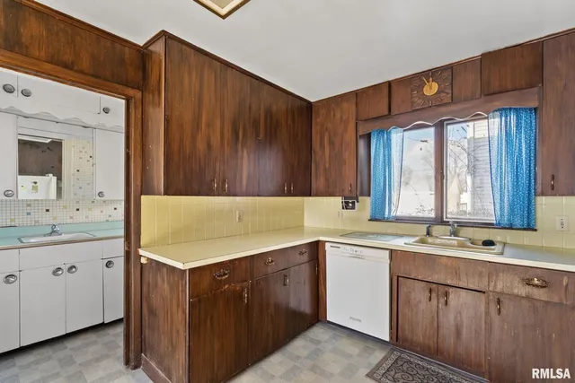 $135,000 | 2709 16th Street, Moline, IL 61265