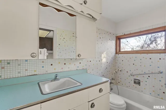 $135,000 | 2709 16th Street, Moline, IL 61265