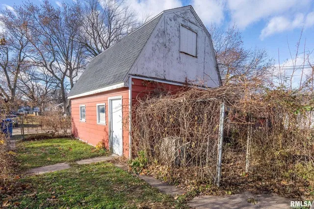 $135,000 | 2709 16th Street, Moline, IL 61265