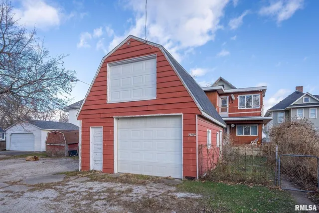$135,000 | 2709 16th Street, Moline, IL 61265