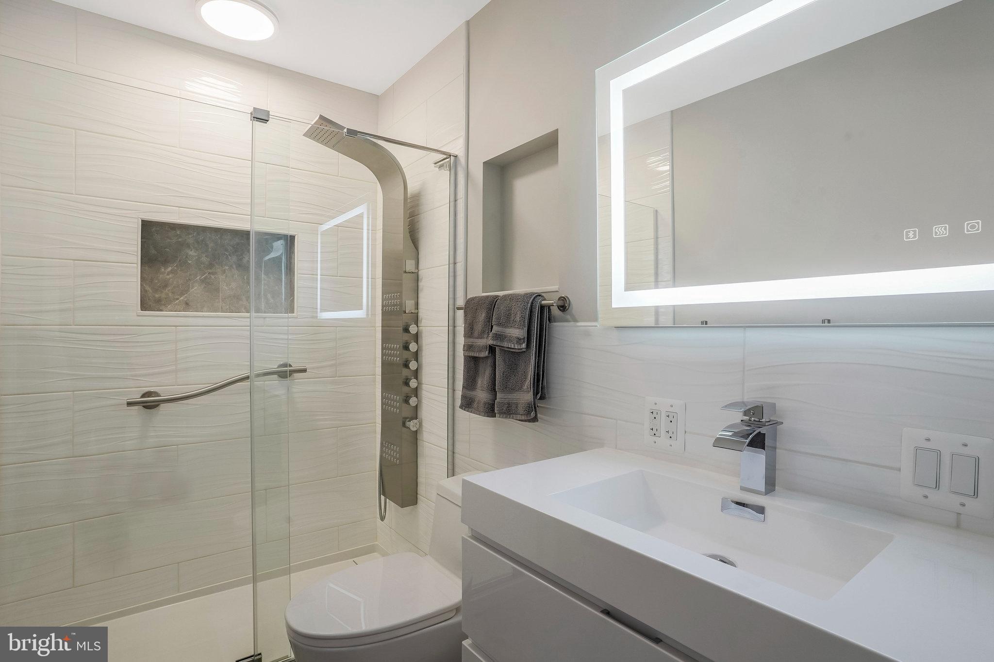 8110 Cerromar Way Gainesville, VA 20155 - Photo 29 of 51 Upgraded Upper Level Full Bath #2