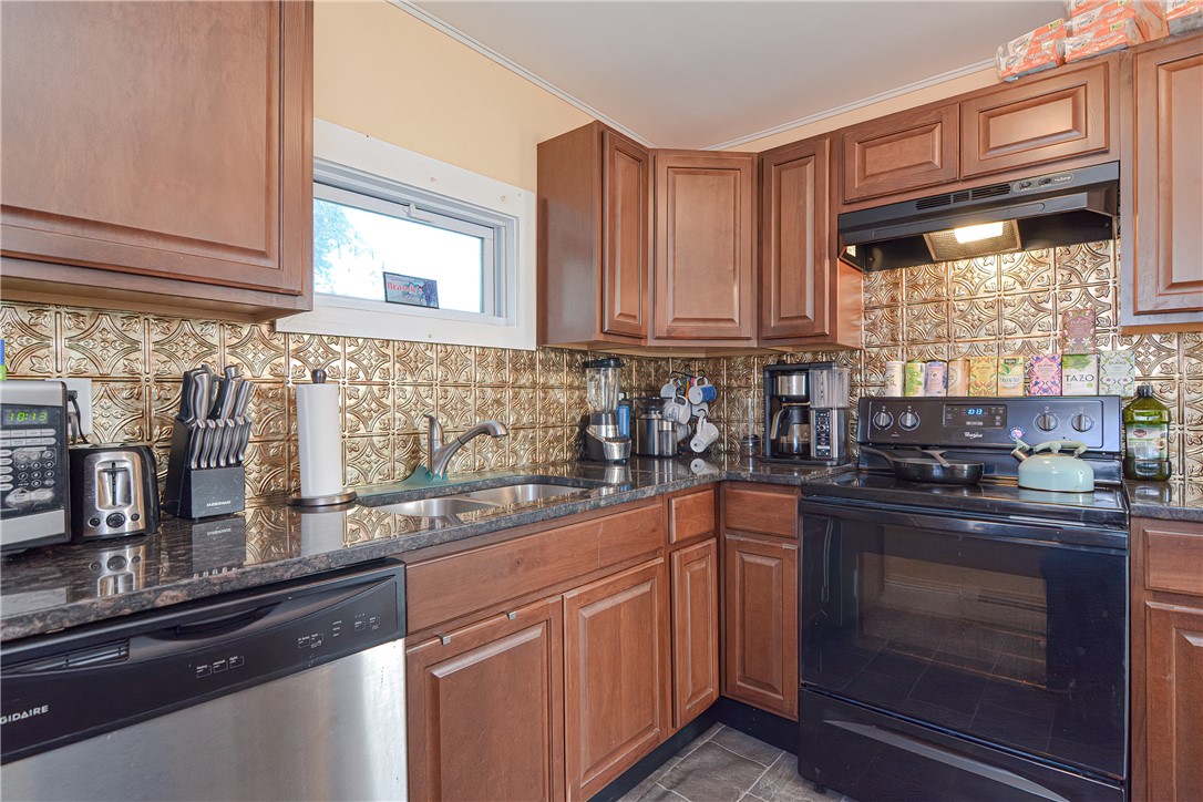 68 Read Avenue Coventry, RI 02816 - Photo 16 of 28