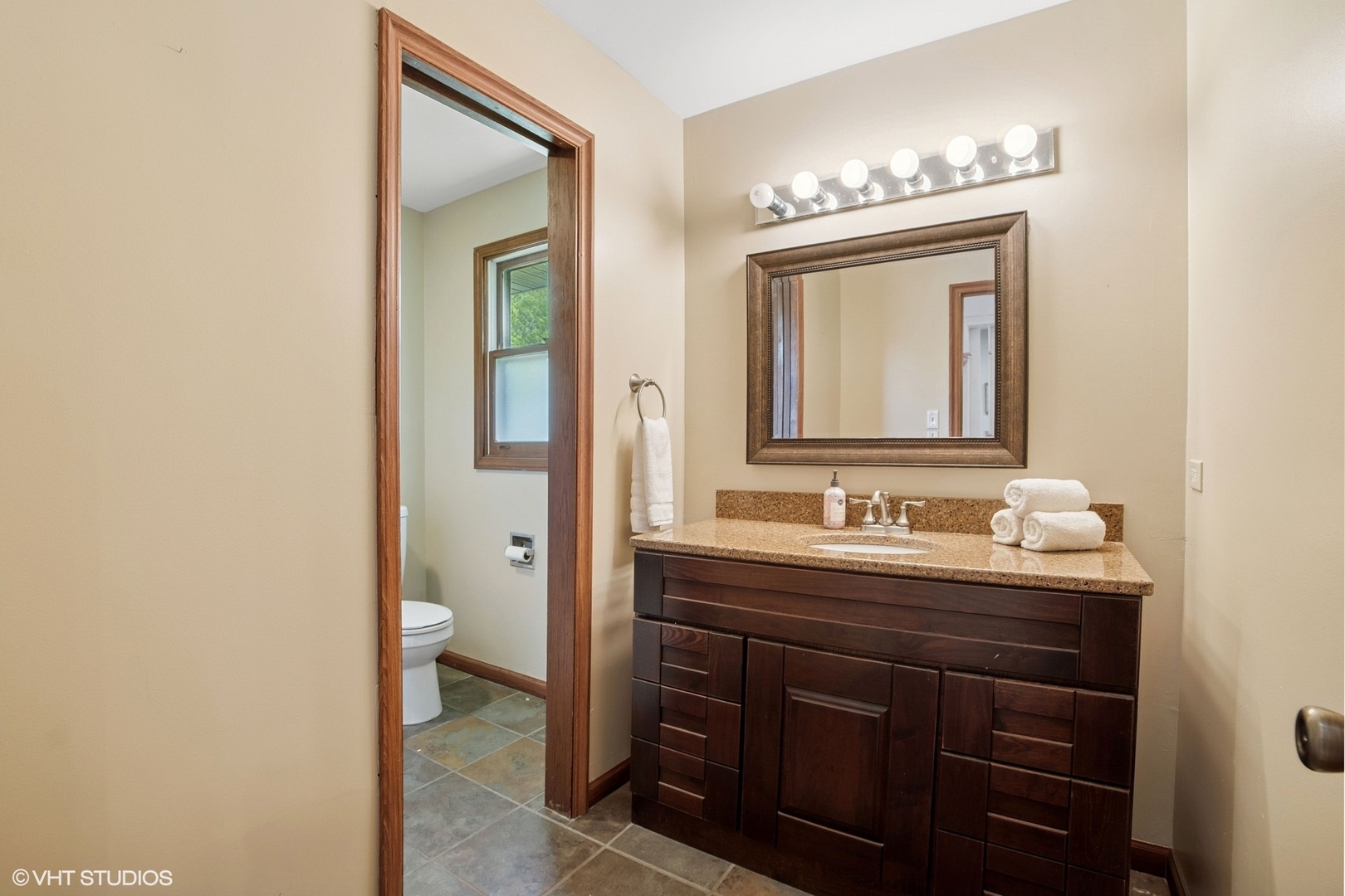 86 Brookside Drive Elgin, IL 60123 - Photo 12 of 19