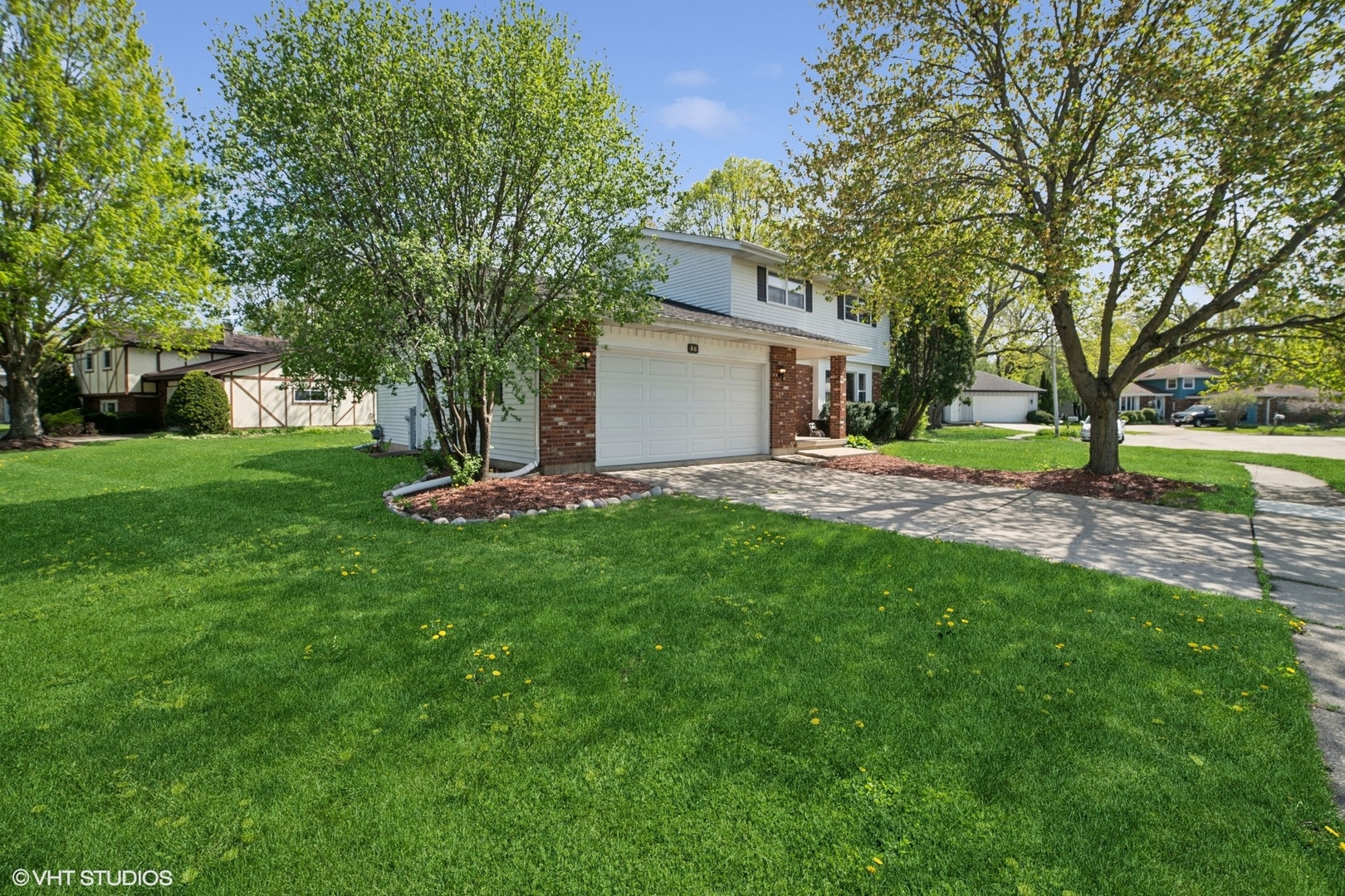 86 Brookside Drive Elgin, IL 60123 - Photo 2 of 19