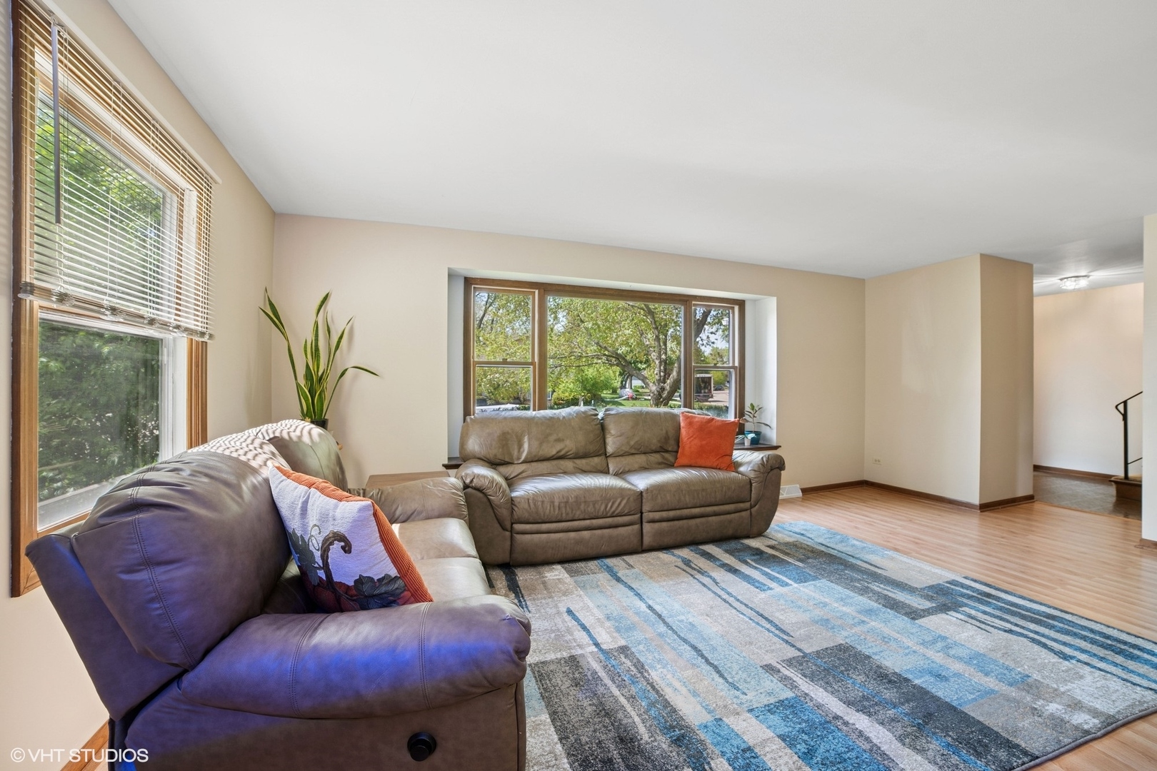86 Brookside Drive Elgin, IL 60123 - Photo 3 of 19
