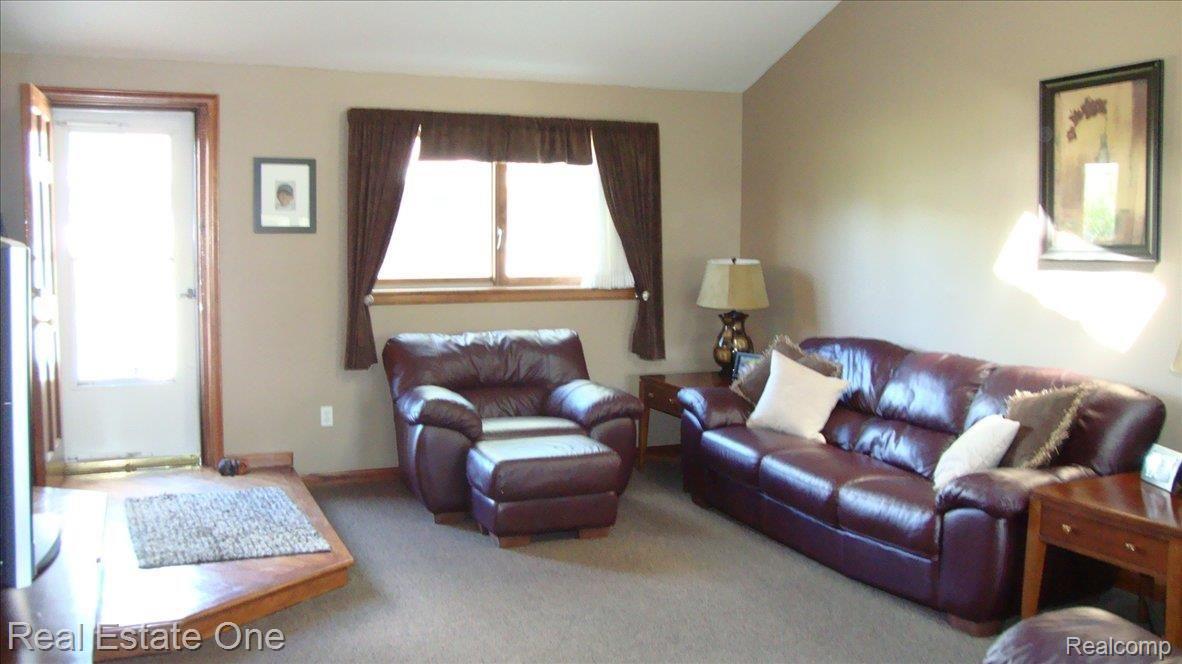 7693 Rauschelbach Street Utica, MI 48317 - Photo 13 of 22 Rauschelbach 002