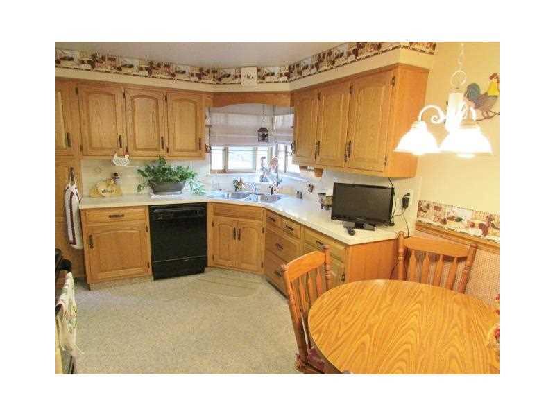 554 Utopia Road Apollo, PA 15613 - Photo 5 of 12 Kitchen.