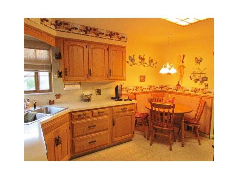 554 Utopia Road Apollo, PA 15613 - Photo 6 of 12 Kitchen.