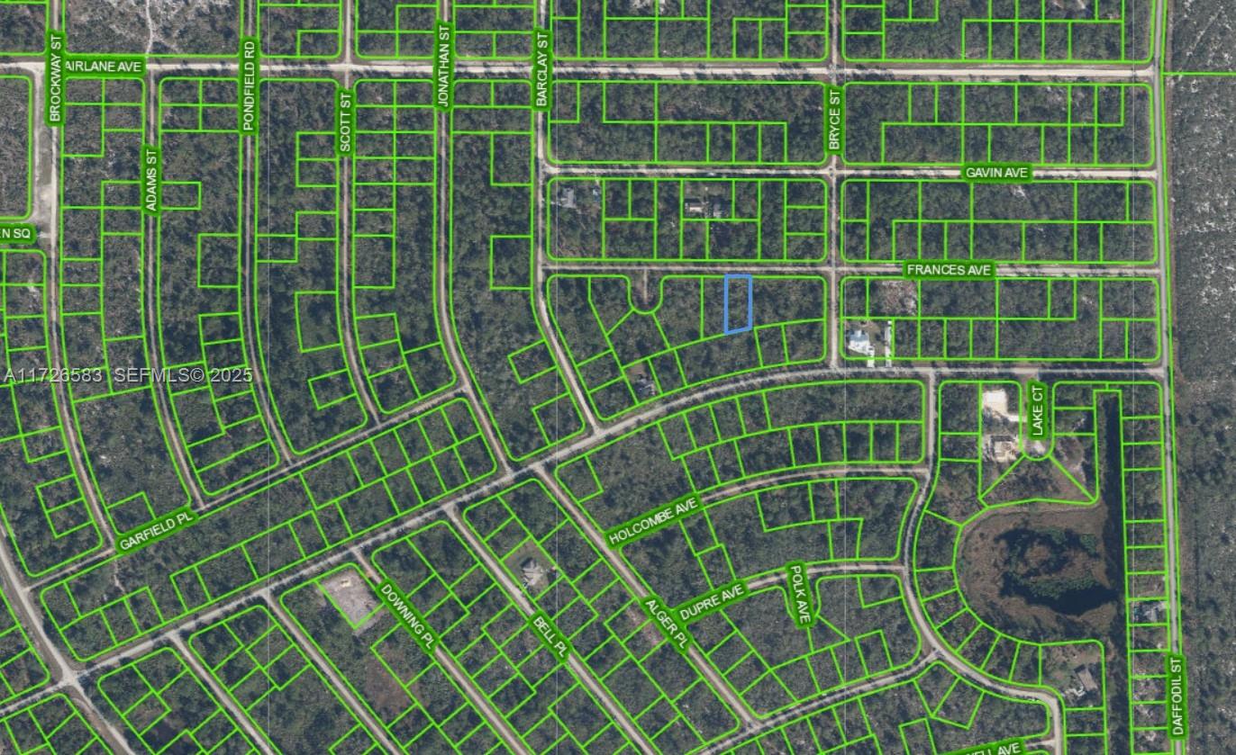 Highlands County Lake Placid, FL 33852 - Photo 5 of 5 a view of a bathroom and a shower