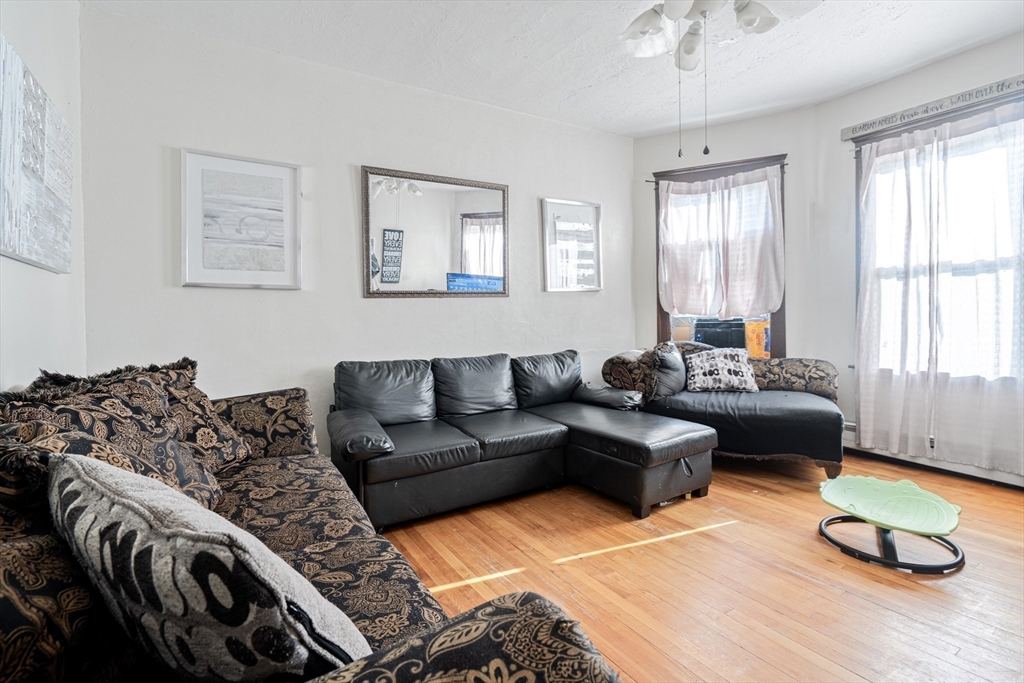 42 Adams Street Worcester, MA 01604 - Photo 5 of 15 Gallery Image 5