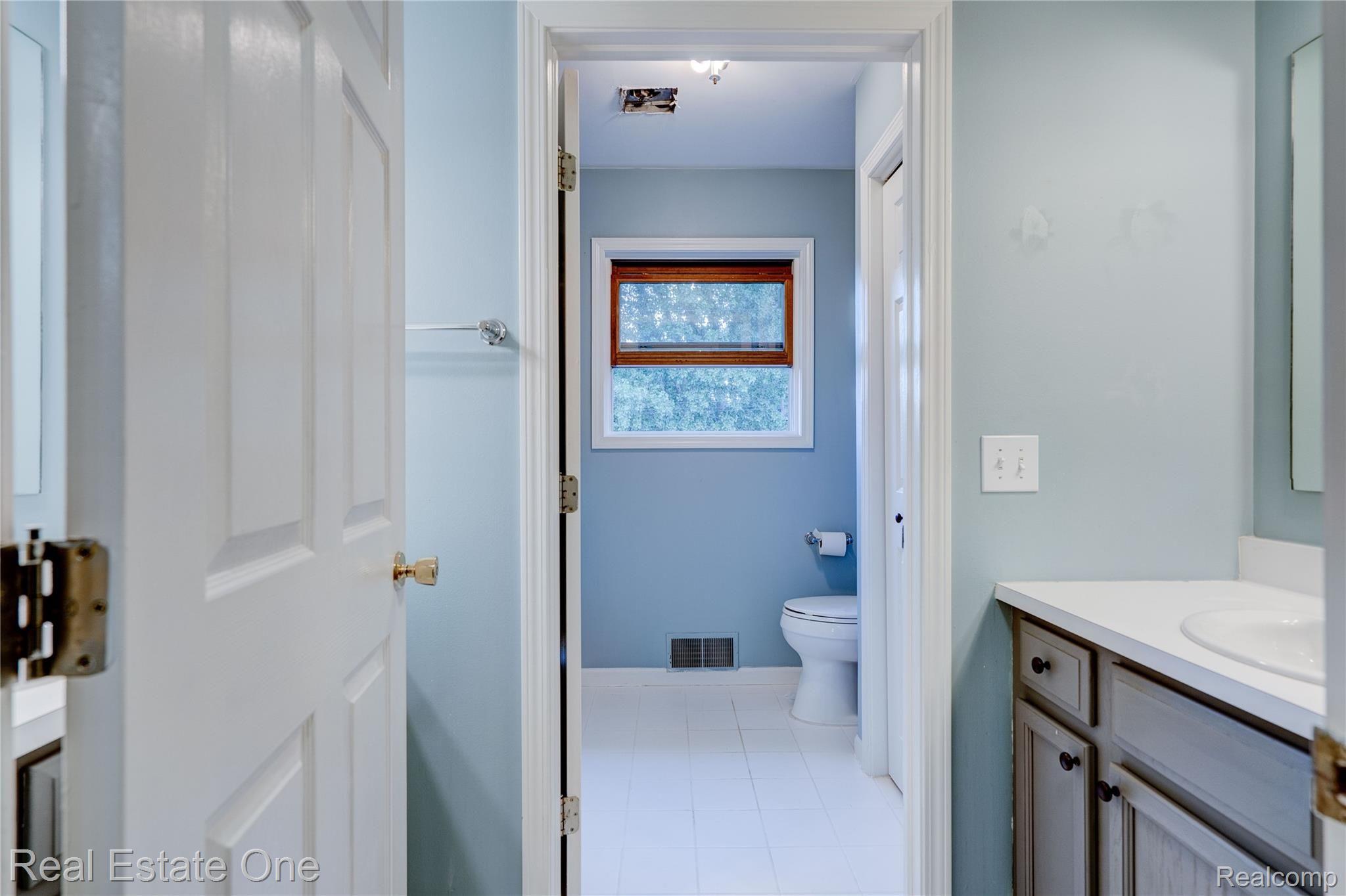 6488 Orion Road Rochester, MI 48306 - Photo 16 of 28 DSC08684_5_6.jpg