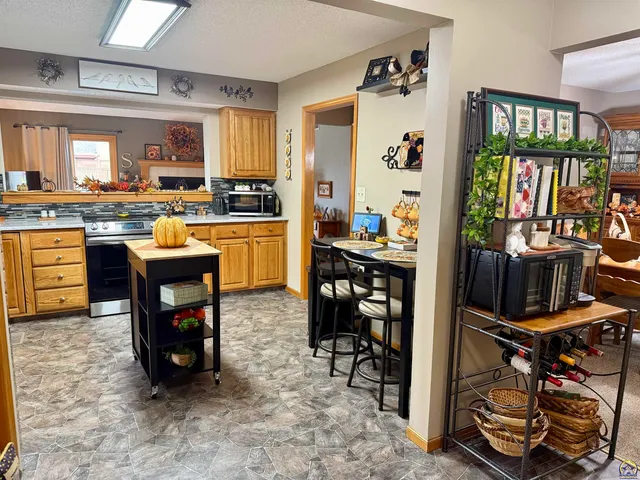 $269,900 | 3101 Southwest Wanamaker Drive, Unit 13, Topeka, KS 66614