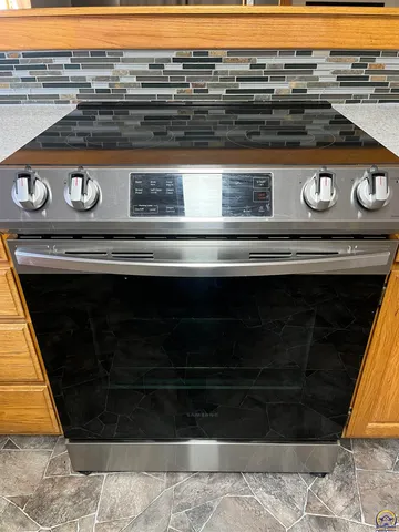 $269,900 | 3101 Southwest Wanamaker Drive, Unit 13, Topeka, KS 66614