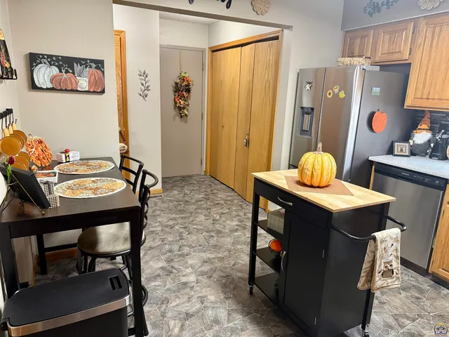 $269,900 | 3101 Southwest Wanamaker Drive, Unit 13, Topeka, KS 66614