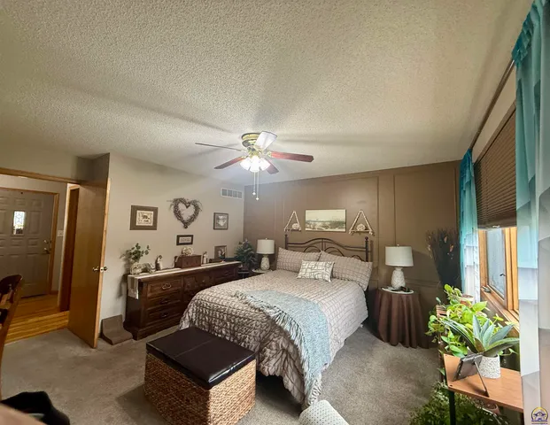 $269,900 | 3101 Southwest Wanamaker Drive, Unit 13, Topeka, KS 66614