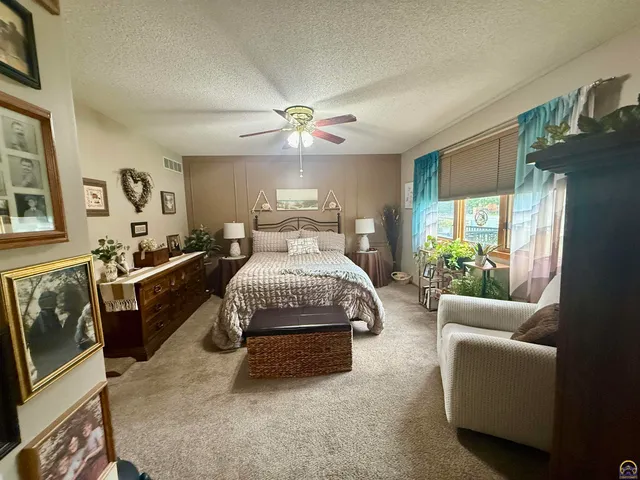 $269,900 | 3101 Southwest Wanamaker Drive, Unit 13, Topeka, KS 66614