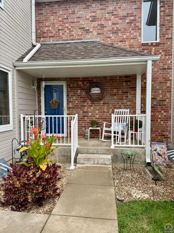 $269,900 | 3101 Southwest Wanamaker Drive, Unit 13, Topeka, KS 66614