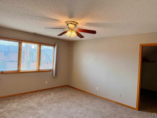$269,900 | 3101 Southwest Wanamaker Drive, Unit 13, Topeka, KS 66614