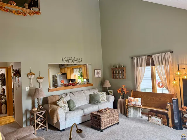 $269,900 | 3101 Southwest Wanamaker Drive, Unit 13, Topeka, KS 66614