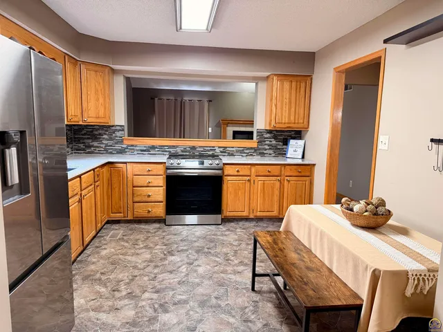 $269,900 | 3101 Southwest Wanamaker Drive, Unit 13, Topeka, KS 66614