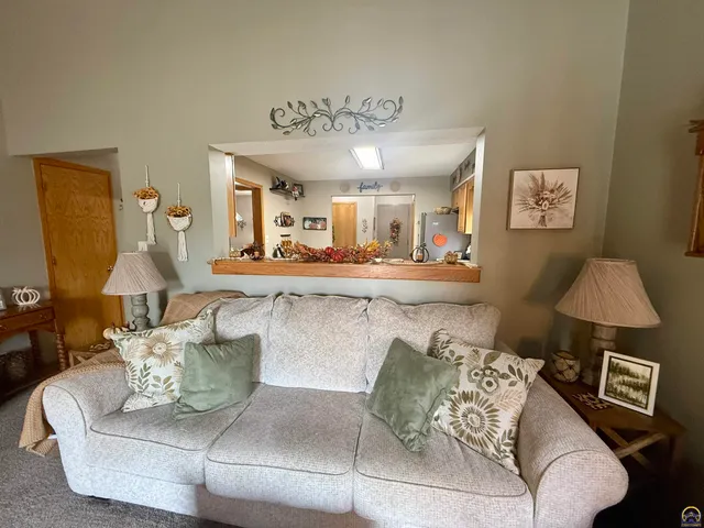 $269,900 | 3101 Southwest Wanamaker Drive, Unit 13, Topeka, KS 66614