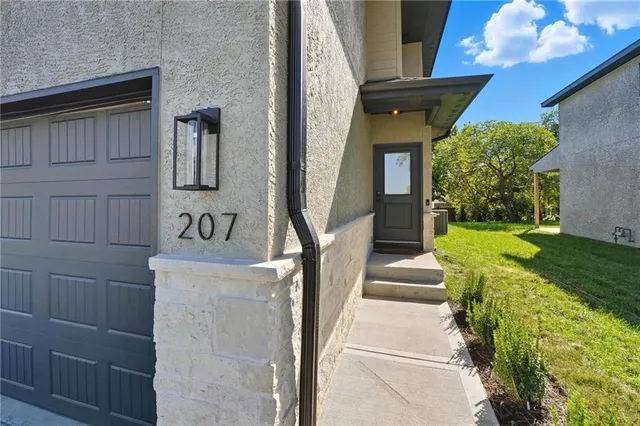 $350,000 | 207 Northwest Orchard Street, Lee's Summit, MO 64063