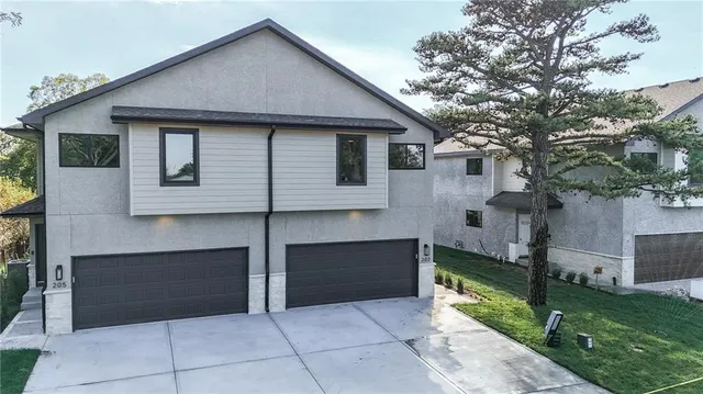 $365,000 | 207 Northwest Orchard Street, Lee's Summit, MO 64063