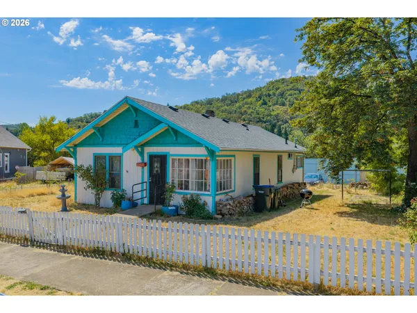 $199,900 | 1566 Southeast Mill Street, Roseburg, OR 97470