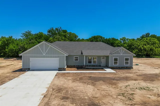 $289,000 | 186 Smyrna Meadows Lane, Sunset, TX 76270