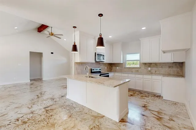 $289,000 | 186 Smyrna Meadows Lane, Sunset, TX 76270