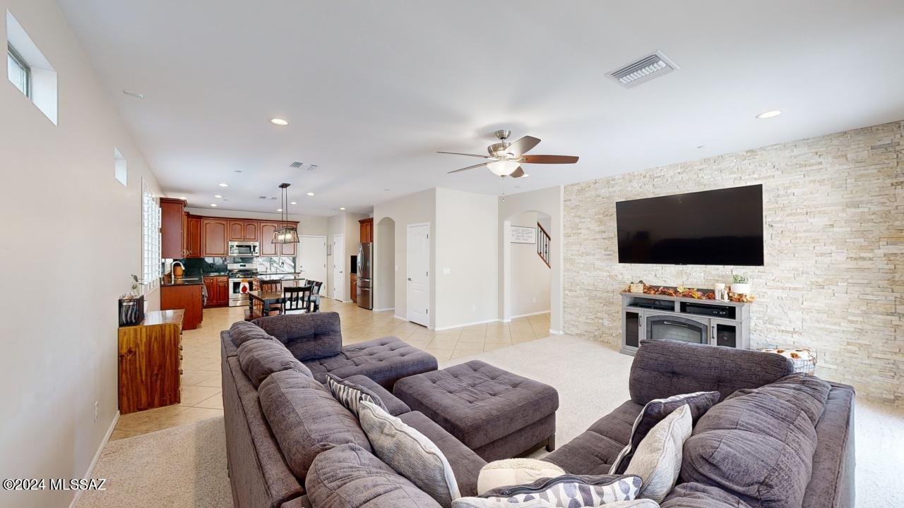 1216 West Rodriguez Road Oro Valley, AZ 85755 - Photo 3 of 42
