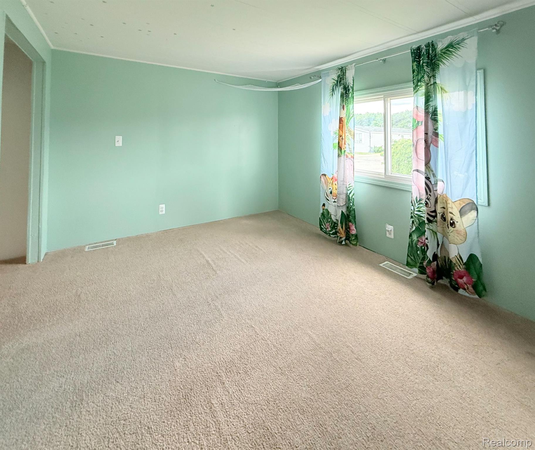 313 Huntington, Unit 11 Newport, MI 48166 - Photo 10 of 16 IMG_0713.jpg