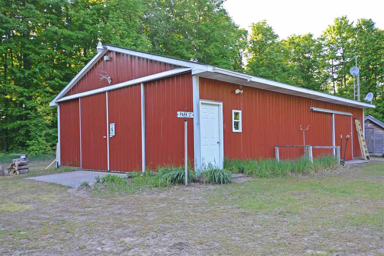 5046 Kast Road Benzonia, MI 49616 - Photo 10 of 38 1862214-9.JPG