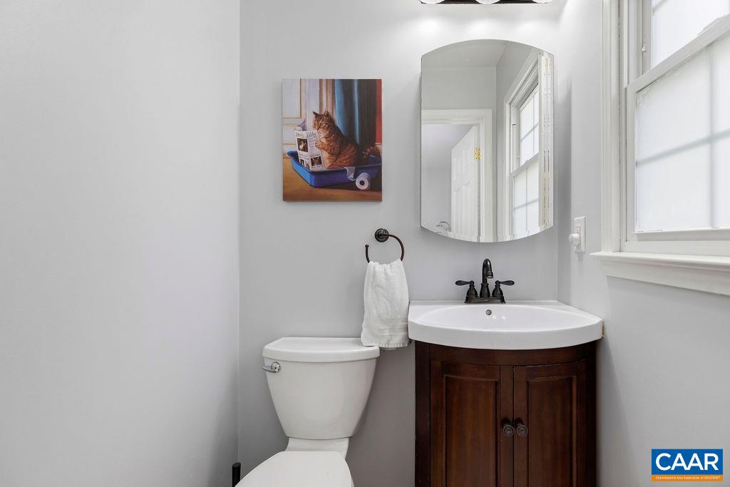 114 Hessian Hills Ridge, Unit 1 Charlottesville, VA 22901 - Photo 14 of 20 a bathroom with a toilet sink and mirror
