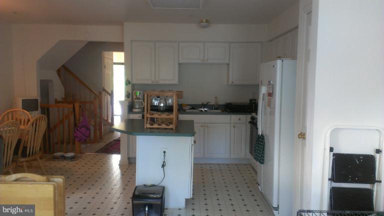 9365 Ridings Way Laurel, MD 20723 - Photo 4 of 8 Kitchen