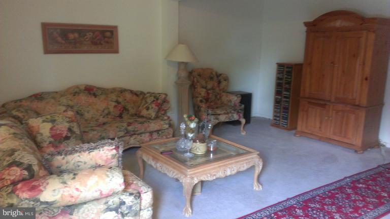 9365 Ridings Way Laurel, MD 20723 - Photo 7 of 8 Living Room