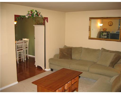 620 Springfield Street Pittsburgh, PA 15220 - Photo 5 of 17 Family Room.
