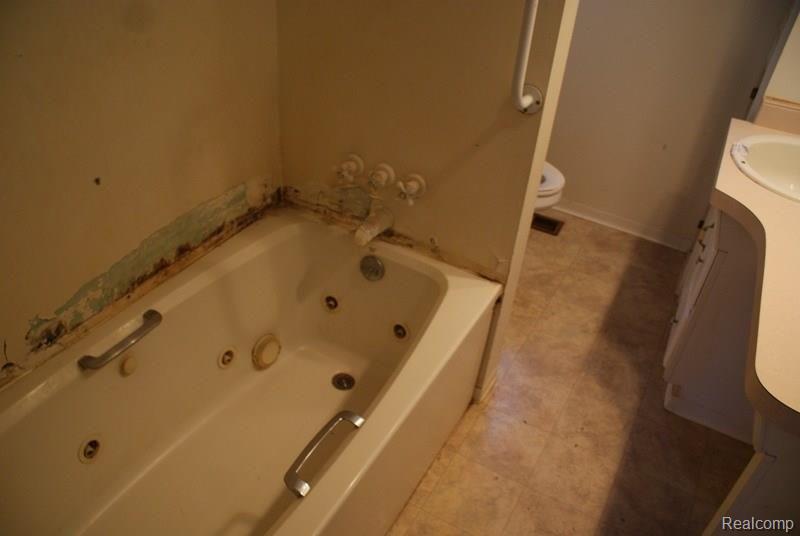2107 Millville Road Lapeer, MI 48446 - Photo 23 of 31 121213.JPG
