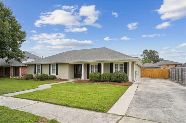 $415,000 | 10 Glacier Street, Kenner, LA 70065
