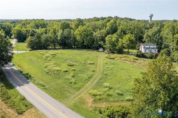 a view of a back yard